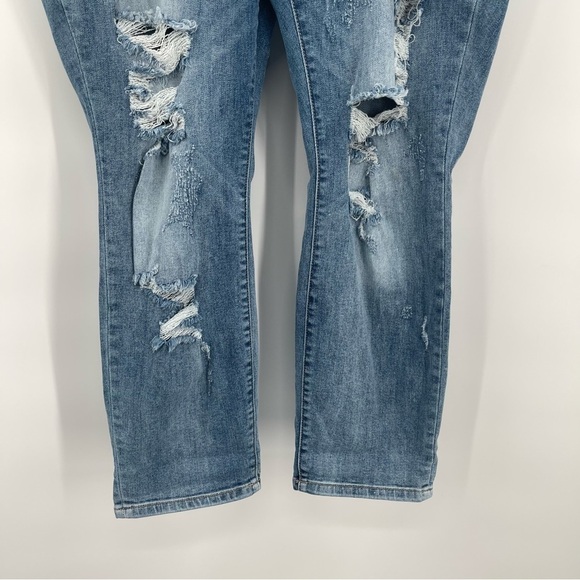 JUDY BLUE BOYFRIEND FIT MEDIUM WASH DENIM JEANS Distressed WOMENS SIZE 16W - Picture 3 of 10